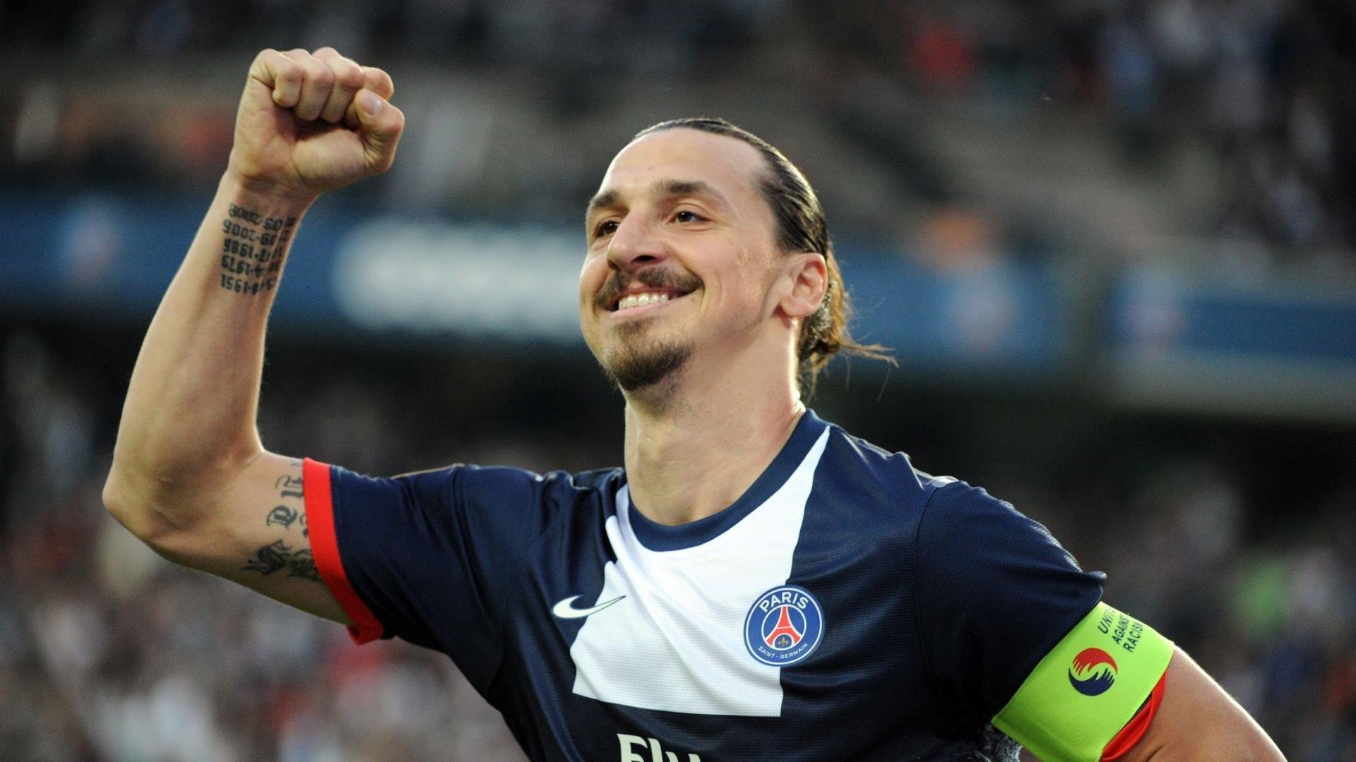 爱游戏体育在线-足球评述节目涌现 吸引新一代球迷关注，足球评论员经典段子